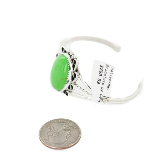 Handmade Navajo .925 Sterling Silver Natural Gaspeite Native American Bracelet 18196-1 Handmade Navajo .925 Sterling Silver Natural Gaspeite Native American Bracelet 18196-1